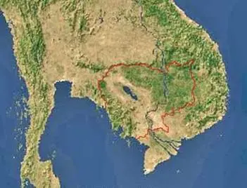 4724726