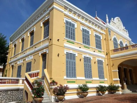 Side-view-of-the-Governors-Residence-e1595528664862