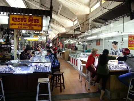 Silver-on-sale-at-Pasar-Nat-e1595528549537