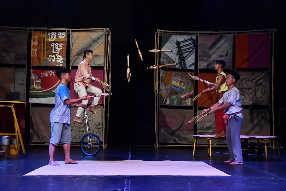 phare-battambang-circus.jpg22