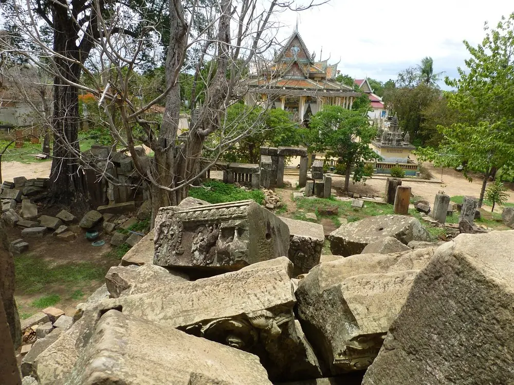 wat-ek-phnom.jpg11
